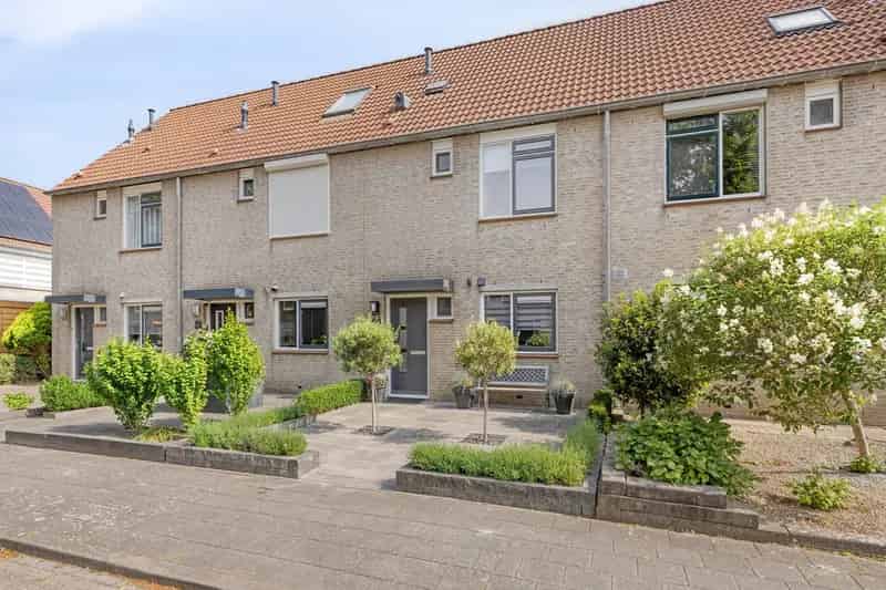 Huis Te Koop , 48, Prins Bernhardlaan, Middelharnis, Zuid-Holland
