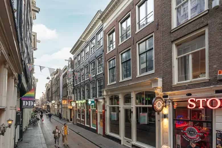 241 m2 Winkelruimte te Huur Amsterdam Warmoesstraat