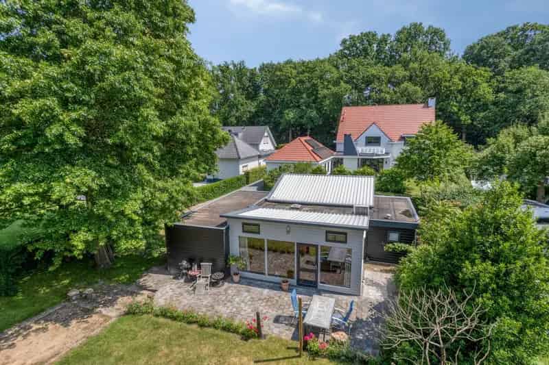 Luxe Villa met Recreatiewoning nabij Heeswijk-Dinther