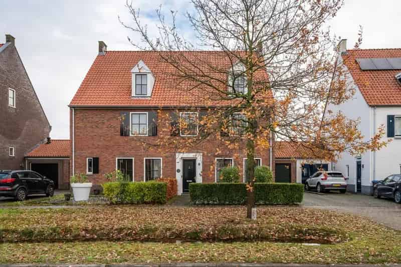 Moderne Tweekapper 5 Slaapkamers Helmond Brandevoort