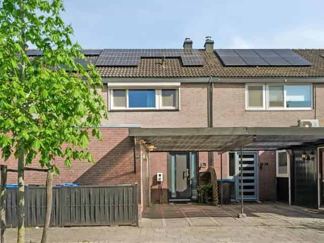 Ruime Tussenwoning Nijmegen met 13 Zonnepanelen en Laadpaal