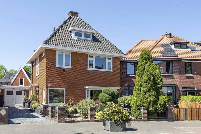 Vrijstaande woning Velsen-Noord 712m2 perceel Grote schuur 4 slaapkamers