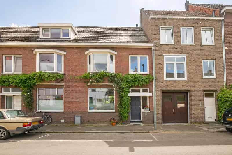 Jaren 30 woning Maastricht Scharn luxe sauna 3 slaapkamers