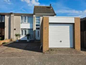 Ruime Tweekapper te Huur in Bergen op Zoom met Garage en Aanlegsteiger