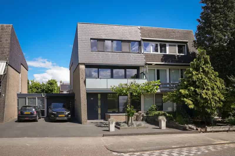 Te Koop: Royale Split-Level Woning in Wijk en Aalburg