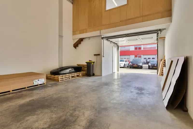 Bedrijfshal Haarlem 79m2 te koop