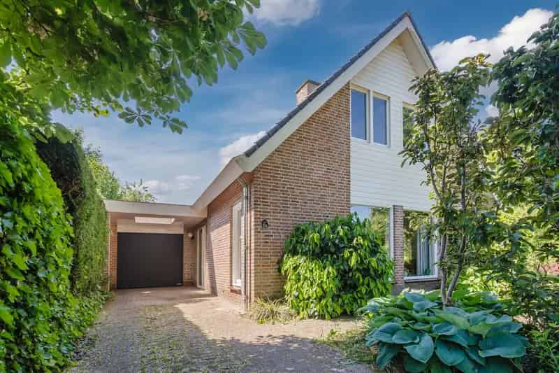 Huis te koop Leusden: Comfortabele gezinswoning met garage