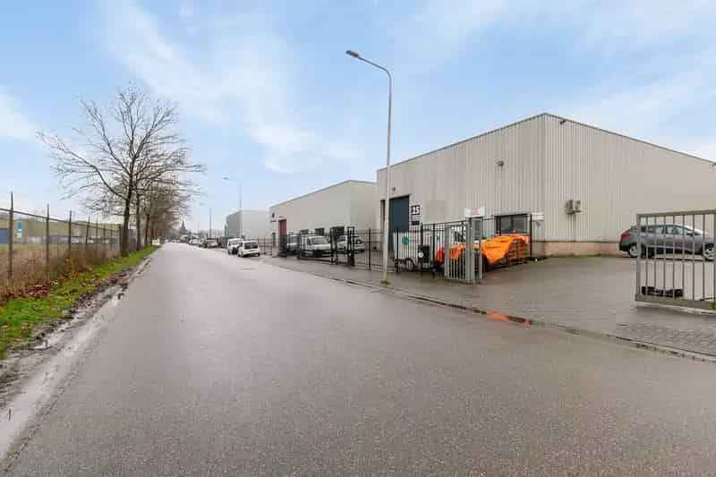 Bedrijfshal te Huur Eygelshoven 300m² Moderne Ruimte