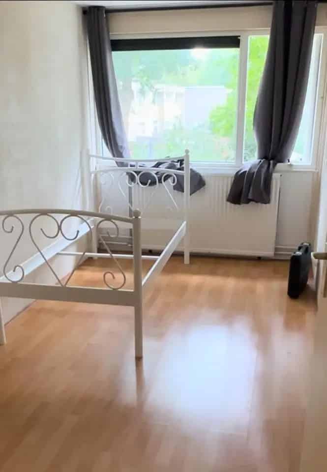 Ruime Slaapkamer Amsterdam Zuidoost Nabij Openbaar Vervoer