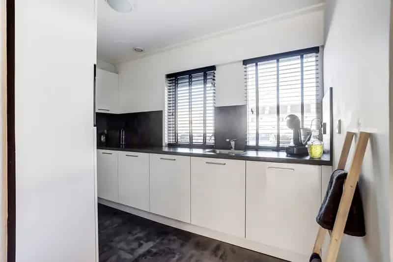 Huis te koop Spijkenisse: Ruime 4 Slaapkamers, Moderne Keuken en Badkamer