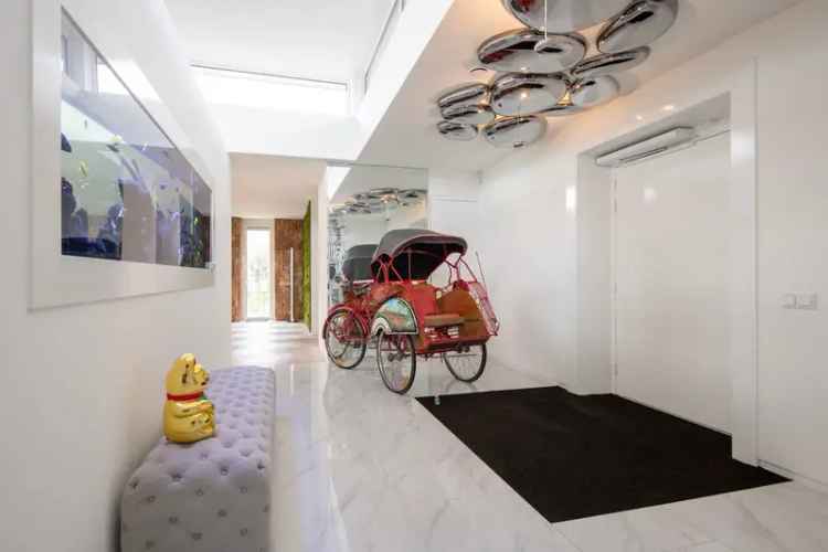 Luxe Villa te Koop: 576m² Woonoppervlakte, Kantoor, Gastenverblijf