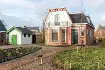 Te Huur 8 Kamer Huurwoning Earnewâld