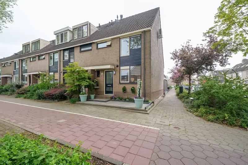 Hoekwoning Zwijndrecht 4 Zonnepanelen Airco Tuin