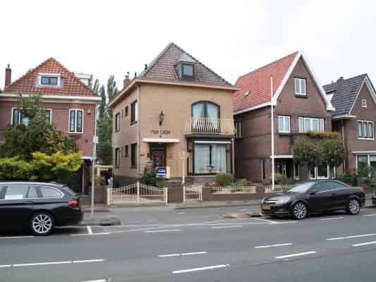 Ruime Dijkvilla Leiden Zuidwesten Tuin Dubbele Garage Souterrain