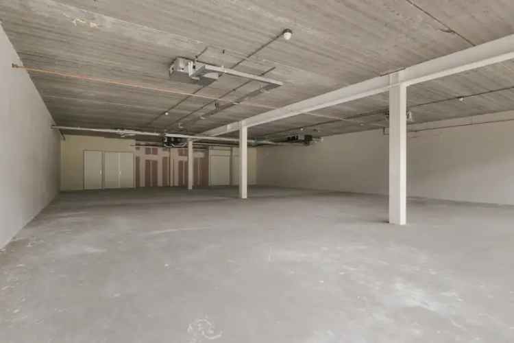 Showroom Kantoorruimte Lijnden A9 A5