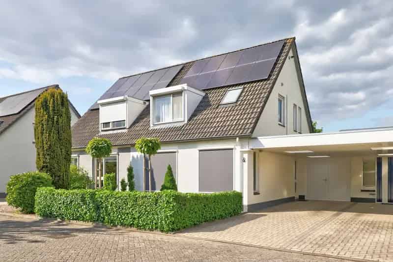 Tweekapper met Garage Beuningen Ruime Tuin Zonnepanelen