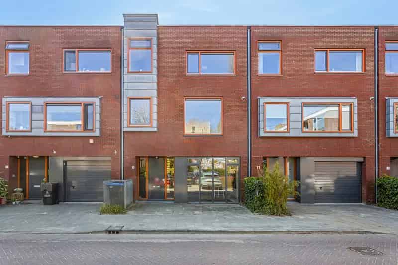 Huis te koop Leiden: Ruime gezinswoning met 5 slaapkamers en parkzicht