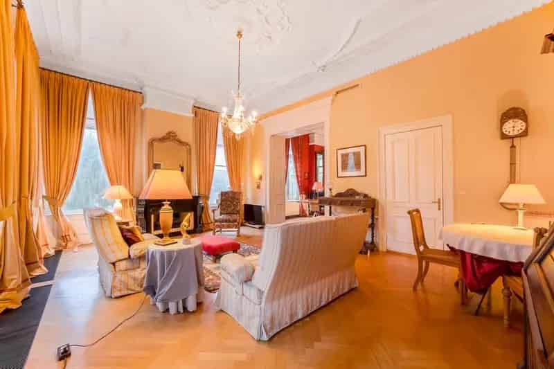 Herenhuis Haarlem Frans Halsplein 10  364m2 10 kamers