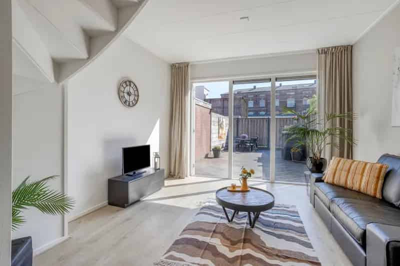 Huis te koop Hoorn Centrum: Instapklaar met zonnige tuin