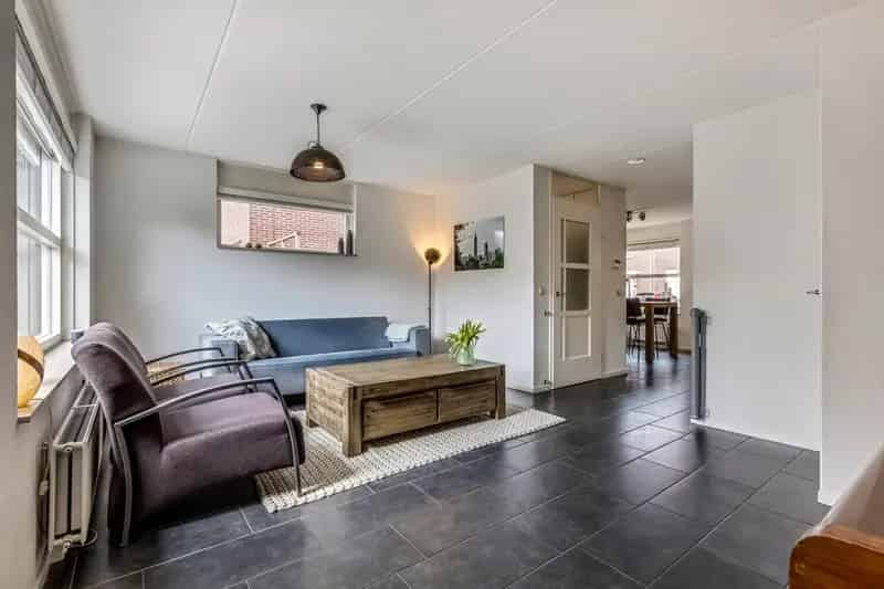 Ruime helft van dubbel woonhuis Ede - 3 slaapkamers - garage - tuin