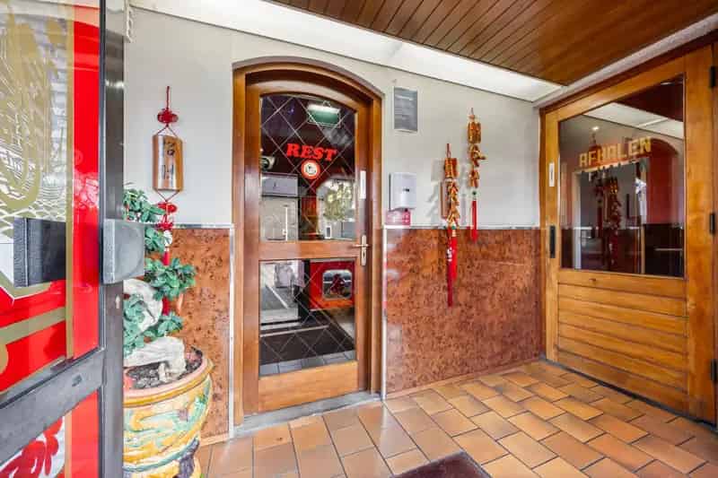 Chinees Restaurant met Woonappartementen te Huur of te Koop in Sassenheim