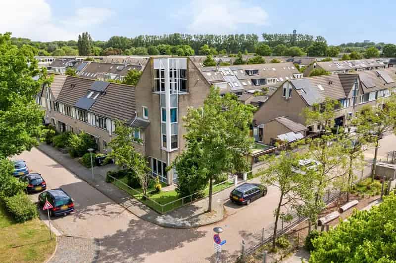 Huis te koop Almere Muziekwijk 5 slaapkamers dakterras garage