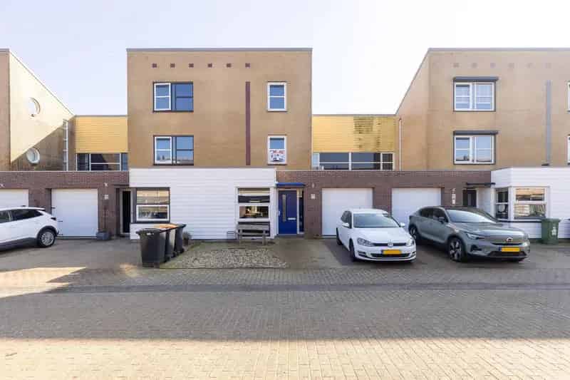 Royale Uitgebouwde Tweekapper met 4 slaapkamers en Garage