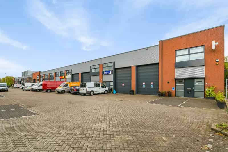 Bedrijfshal Haarlem 274m2 te Huur Energiezuinig Kantoor