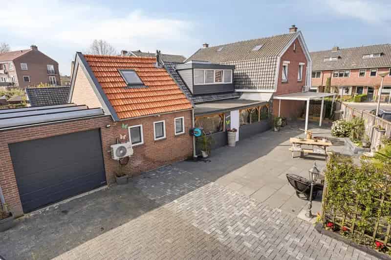Royale Tweekapper met Garage Jacuzzi en 4 Slaapkamers