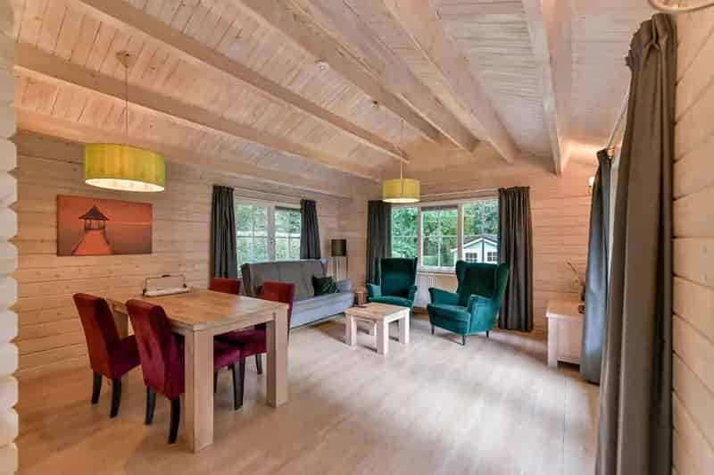Recreatiewoning te koop Bosrijke omgeving Sauna 2 slaapkamers