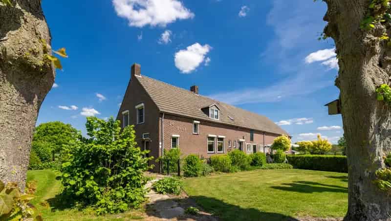 Bedrijfshal Maasbree te koop: Zandberg 19