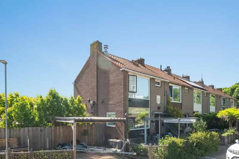 Huis te koop Monnickendam: Ruime hoekwoning met 3 slaapkamers en grote tuin
