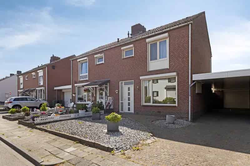 Halfvrijstaande woning Vlodrop 3 slaapkamers carport garage