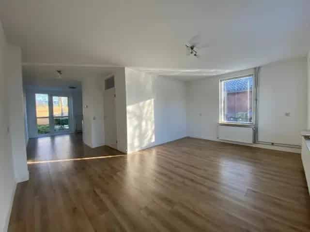 Te Huur: Eengezinswoning Stiens 4 Kamers 90m2
