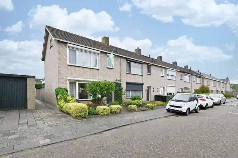 Huis te koop Oudenbosch: Ruime gezinswoning met zonnepanelen
