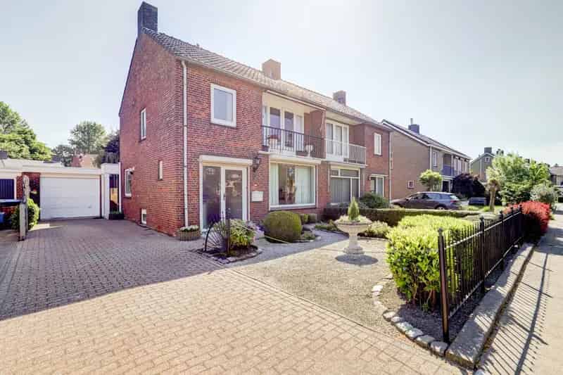 Riante 2-onder-1-kapwoning Steenbergen