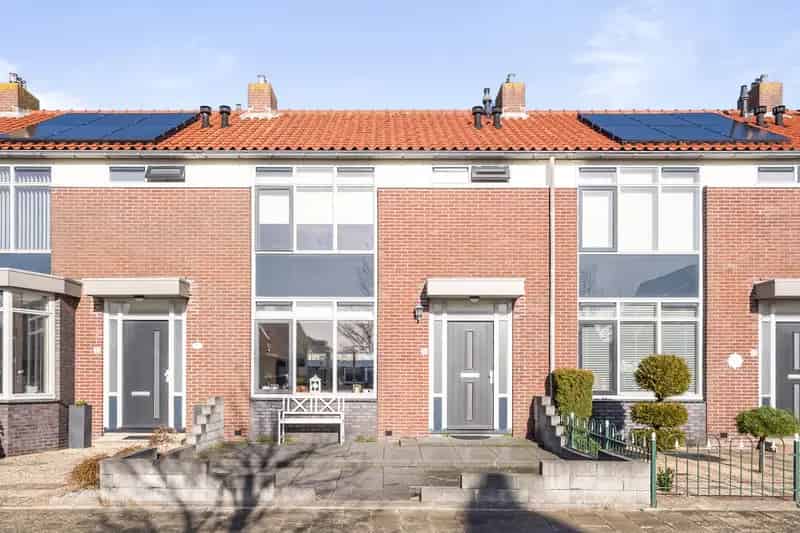 Ruim Familiehui in De Schooten Nabij Voorzieningen