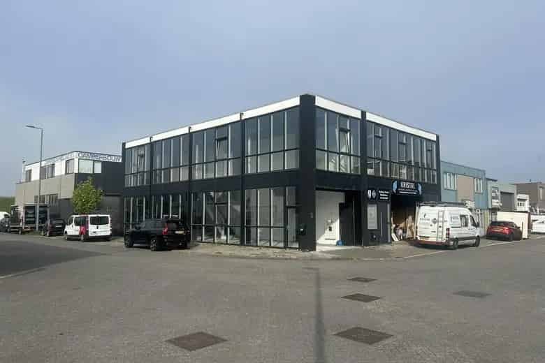 90 - 92 m2 bedrijfsruimte te huur in Hoek van Holland