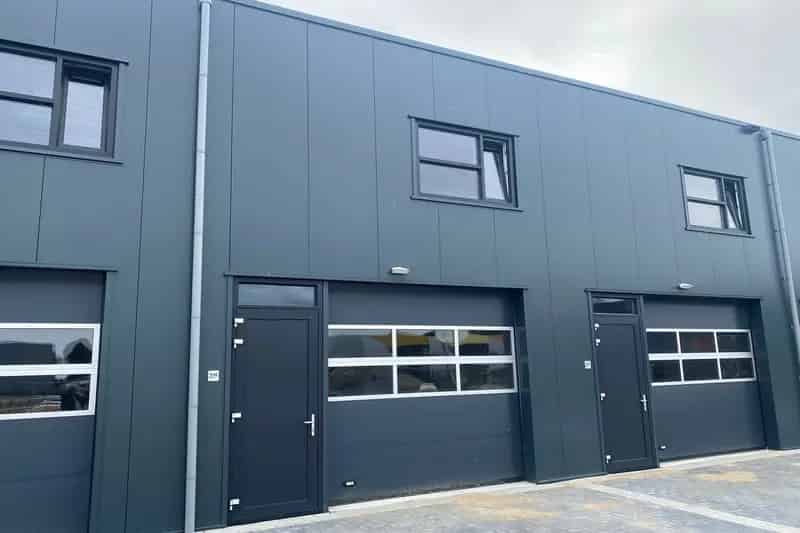 Bedrijfshal Dronten te Huur 49m2 begane grond 49m2 verdieping
