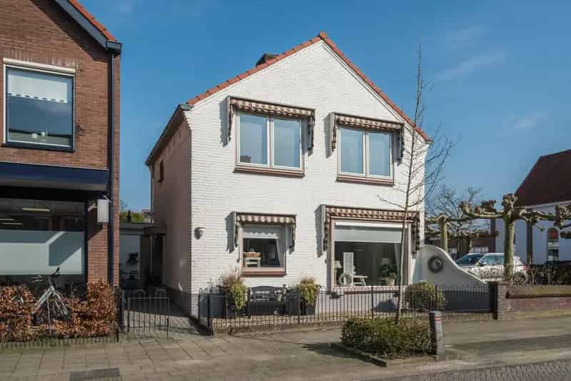 Huis te koop Scherpenzeel: Vrijstaande woning met werkplaats