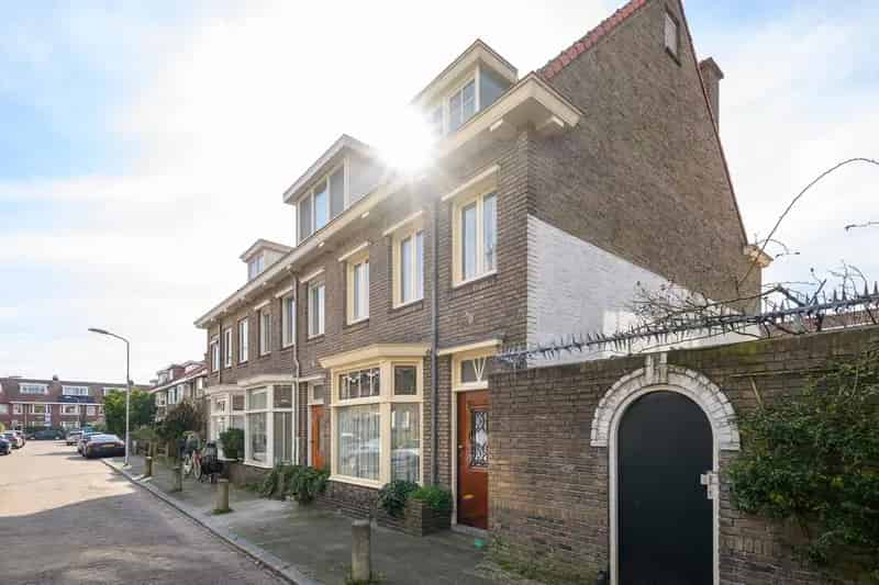 Huis te koop Voorburg 4 slaapkamers tuin zuidwesten