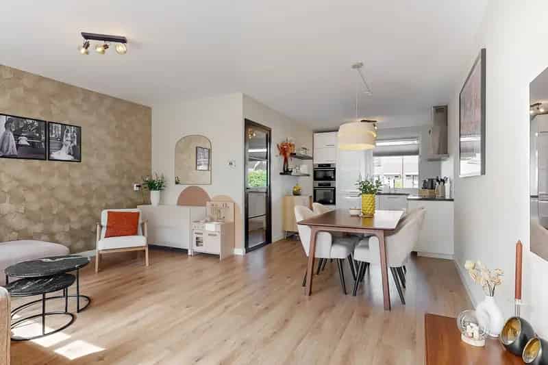 Huis te koop Kudelstaart 3 slaapkamers moderne keuken tuin 10 zonnepanelen