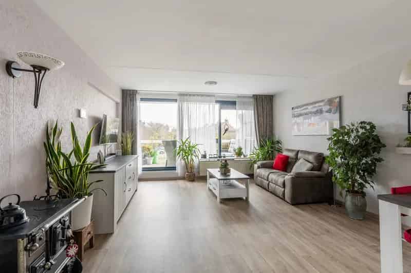 Ruim 4 kamer appartement Schiedam met zonnig terras en berging