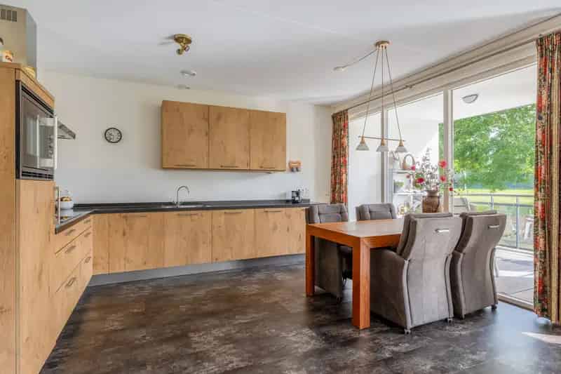 Luxe Appartement Plasrode  107m2  2 Balkons Garage Daktuin