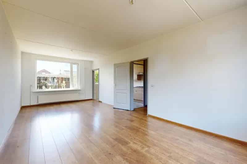 Gezinswoning Dinteloord 3 slaapkamers moderne keuken tuin zuidwesten