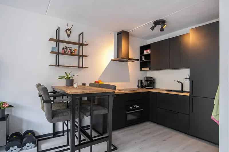 Instapklare Tussenwoning met Moderne Keuken en Luxe Badkamer