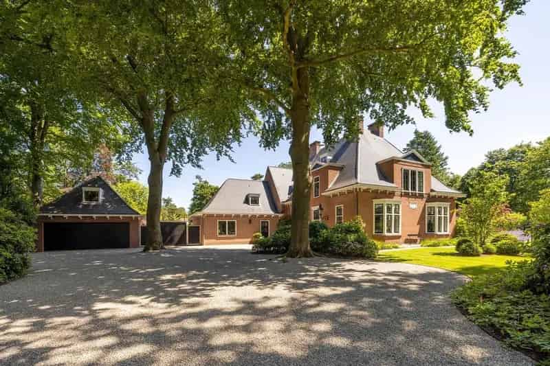 Luxe gerenoveerde villa in het Gooi 650m²
