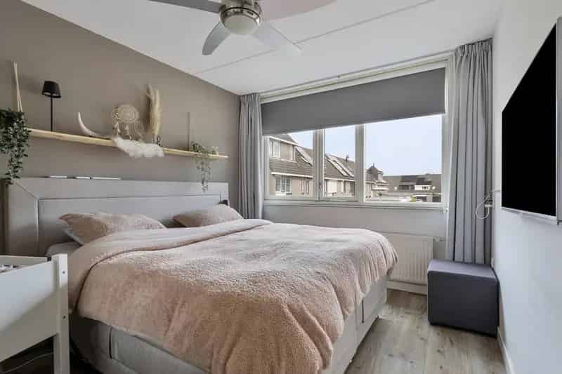 Elandberg 10 Roosendaal: 3 Slaapkamers, Tuin, Walk-in Closet