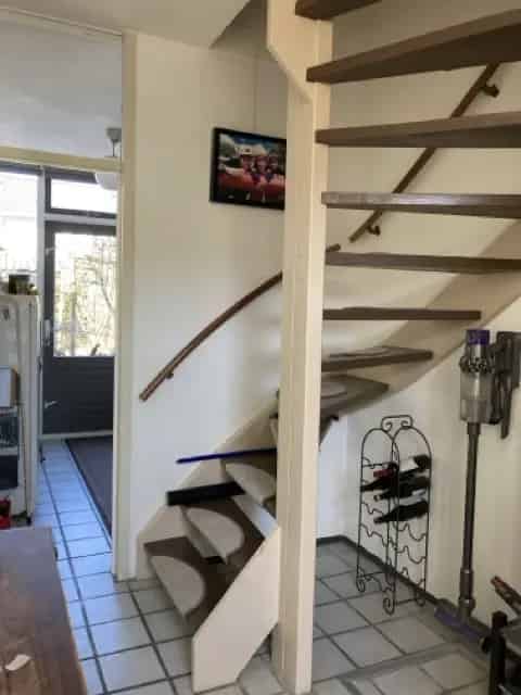 Geheel gerenoveerde woning met nieuw dak en isolatie