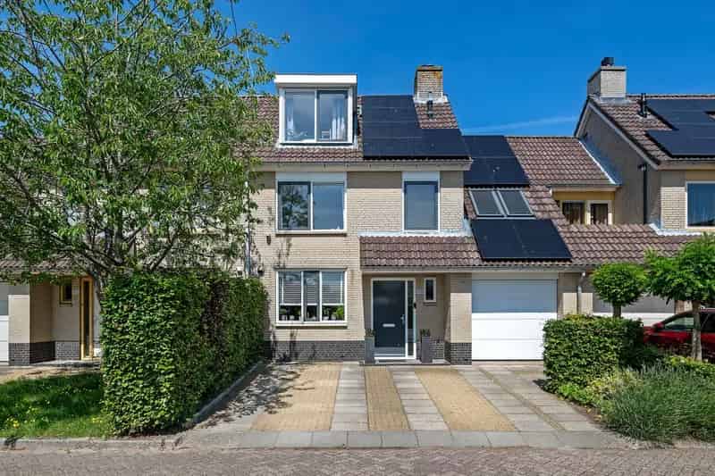 Huis te koop Hillegom: 5 slaapkamers, 2 badkamers, garage, energielabel A
